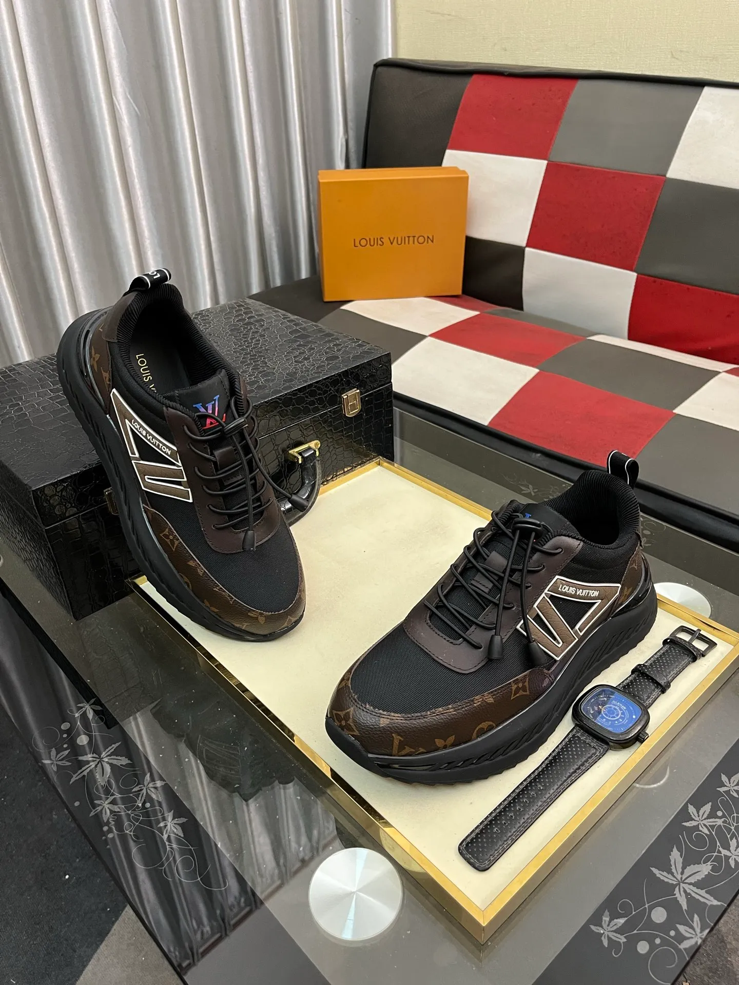 Men's shoes 💰458⌚️⌚️【LOUlS VUlTTON】Louis Vuitton ~ unique and casual style. LV counter purchasing 🏃casual shoes😍😍 are on sale at the men's counter at the same time. Italian imported brands select top-layer Italian cowhide. 🐑Sheepskin lining (refuses to discolor and grind feet) Sole: Original sole specially provided by the original factory 🎬Better in kind Code number: 38-444⃣️Color selection